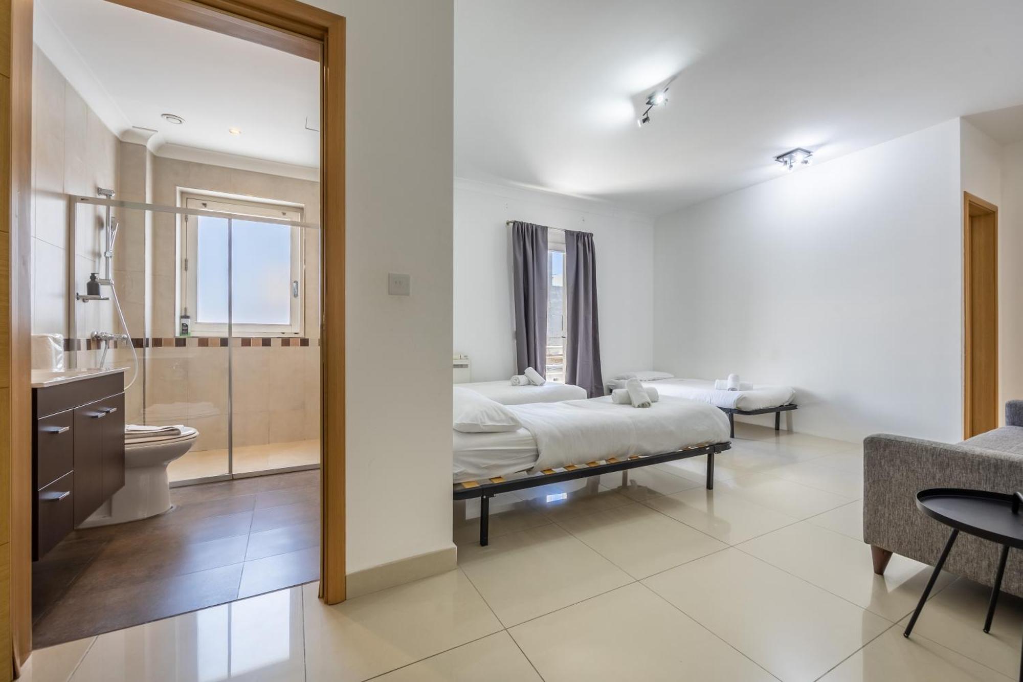 Hard To Come By - Modern & Huge House In Sliema Luaran gambar