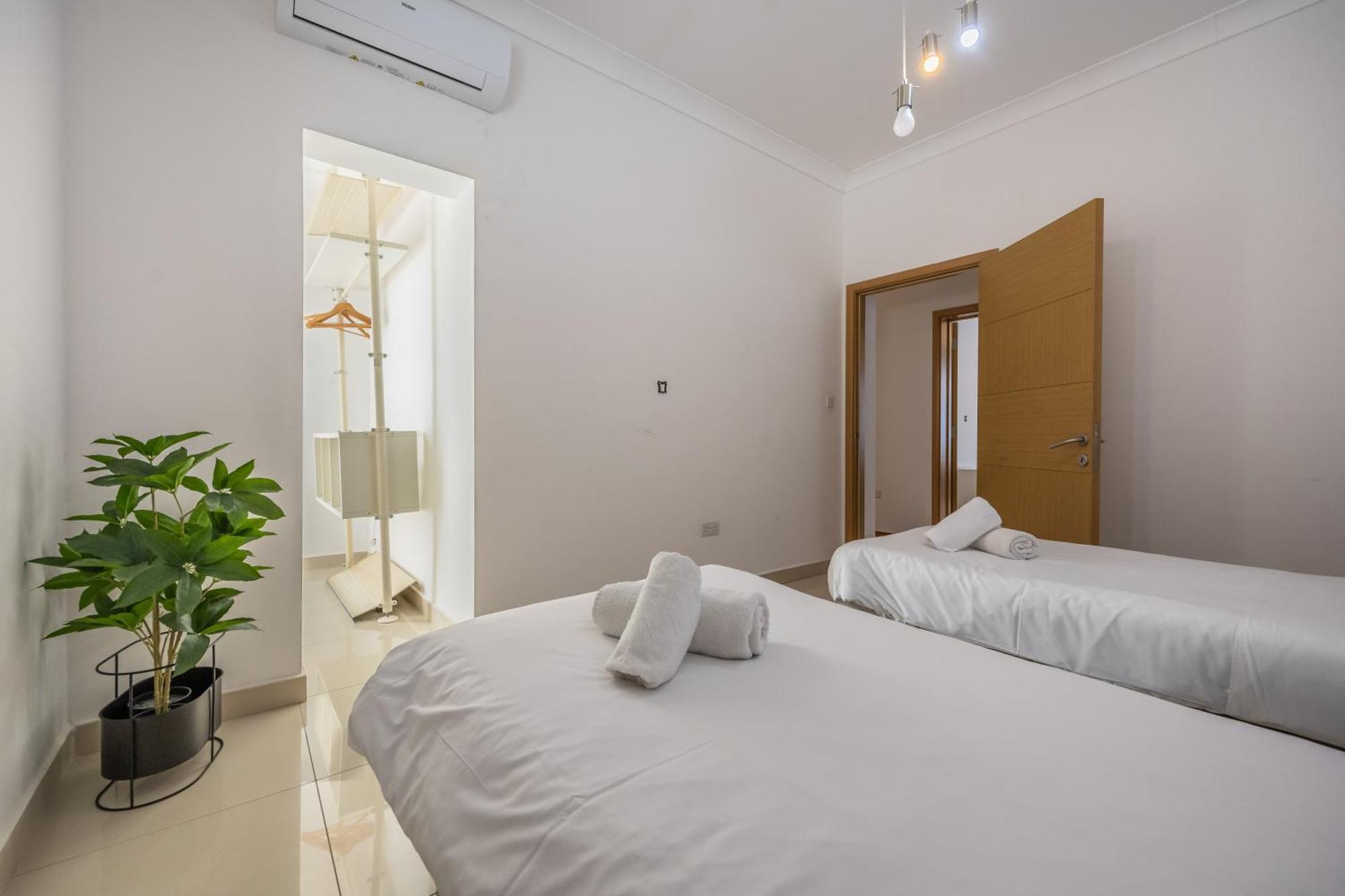 Hard To Come By - Modern & Huge House In Sliema Luaran gambar